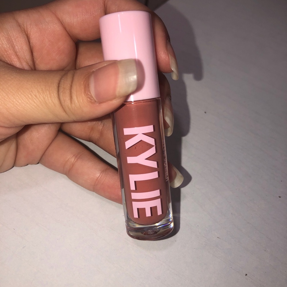 Kylie Cosmetics High Gloss in shade “Snatched”